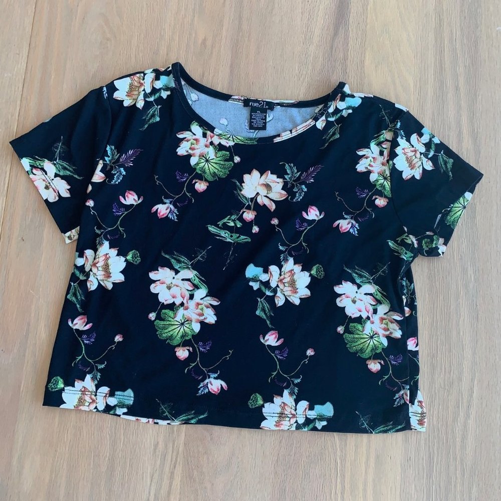 Rue 21 black floral crop top XL